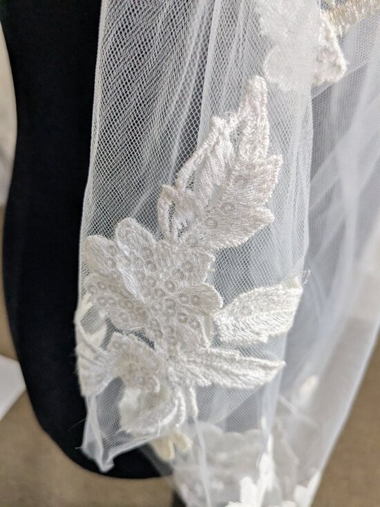 NWT Floral Lace Bridal Veil – Fingertip Length main image 5